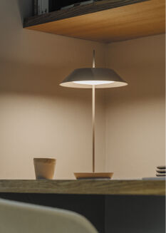Lampa biurkowa Vibia Mayfair Mini przenośna - 37
